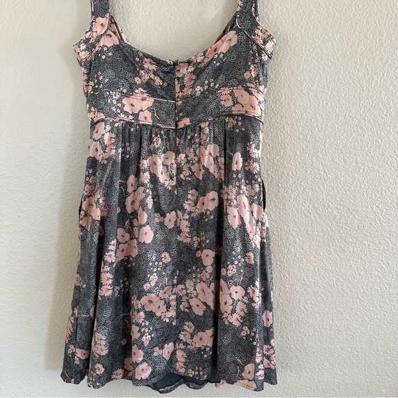 Marciano Women’s Silk Dress Size Small Grey Pink Mini with Pockets - Picture 4 of 5